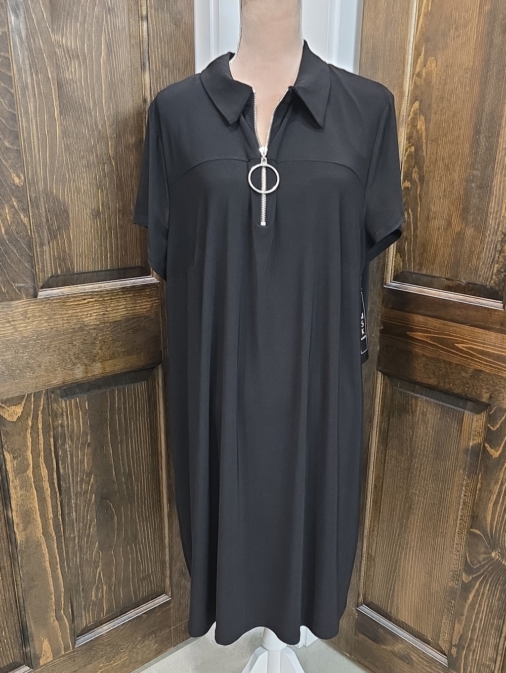 Classic Black Short-Sleeve Dress with Ring Zip